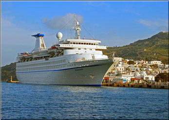 Aquamarine cruise ship