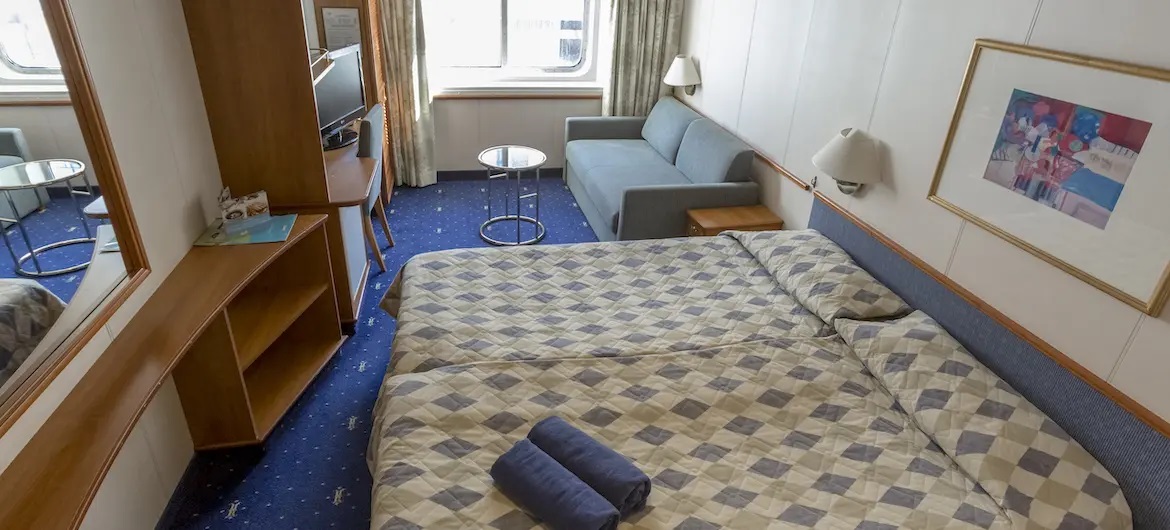 Louis Cristal XD cabin